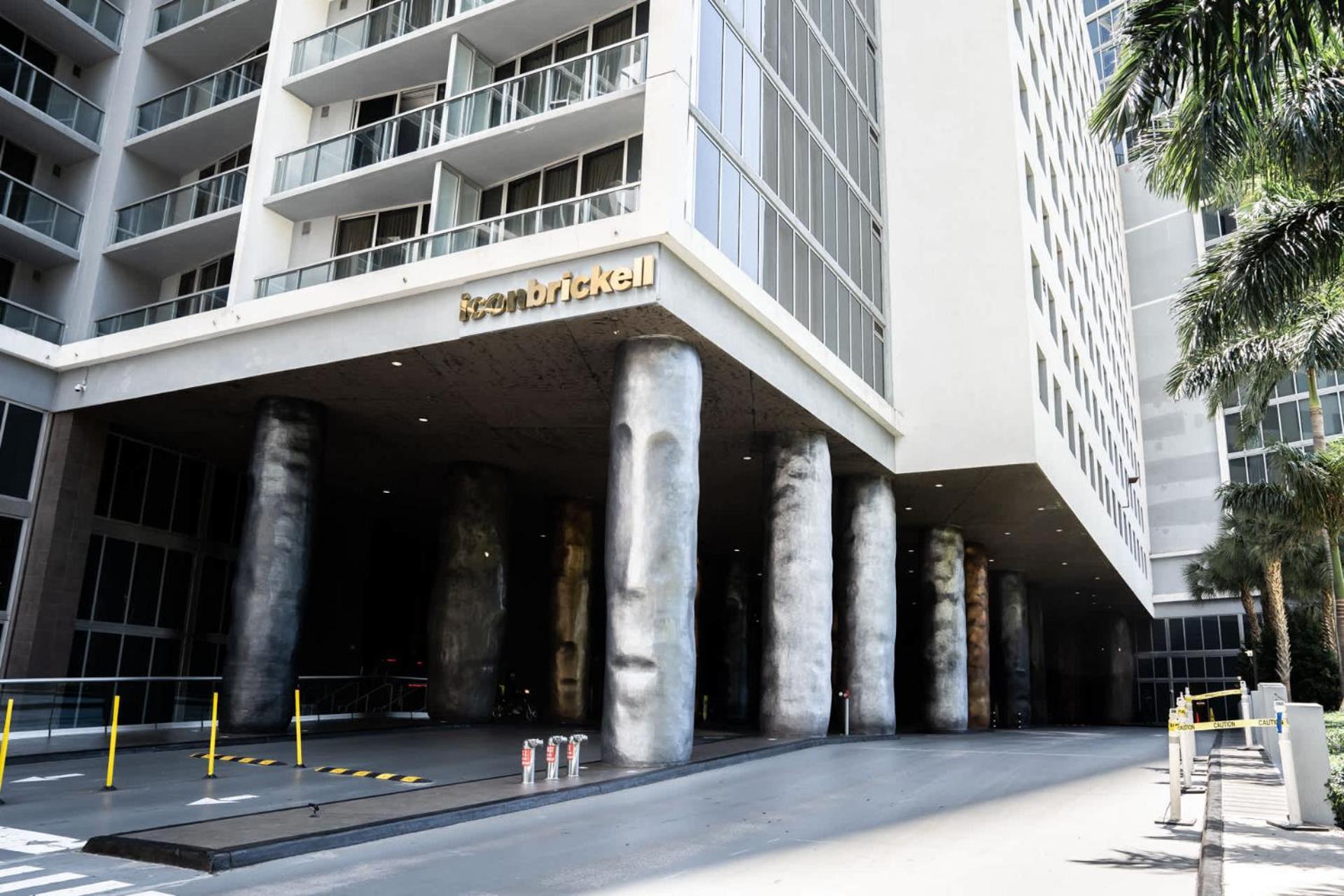 Mvr - Live The Icon Brickell Dream