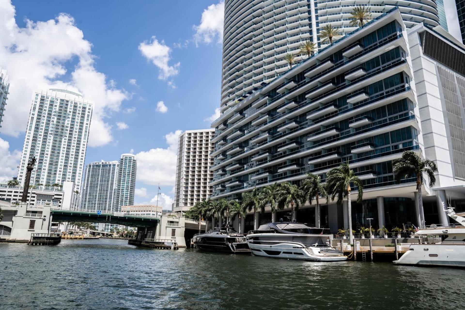 Mvr - Live The Icon Brickell Dream *