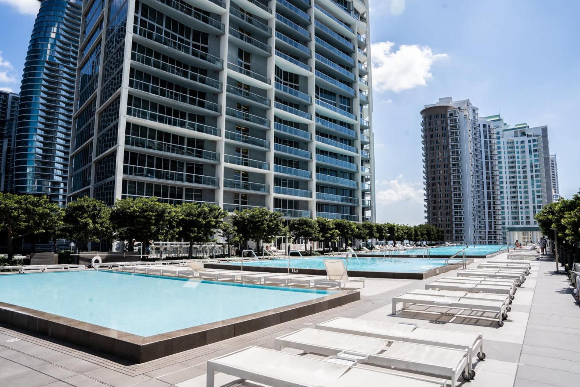 Mvr - Live The Icon Brickell Dream